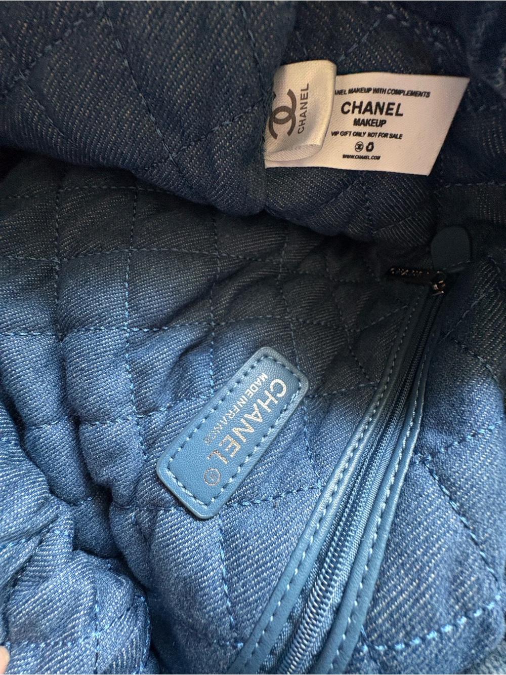 FASHION Light Blue Quilted Denim Shoulder Bag with Chain Strap and Pouch - Picture 12 of 16